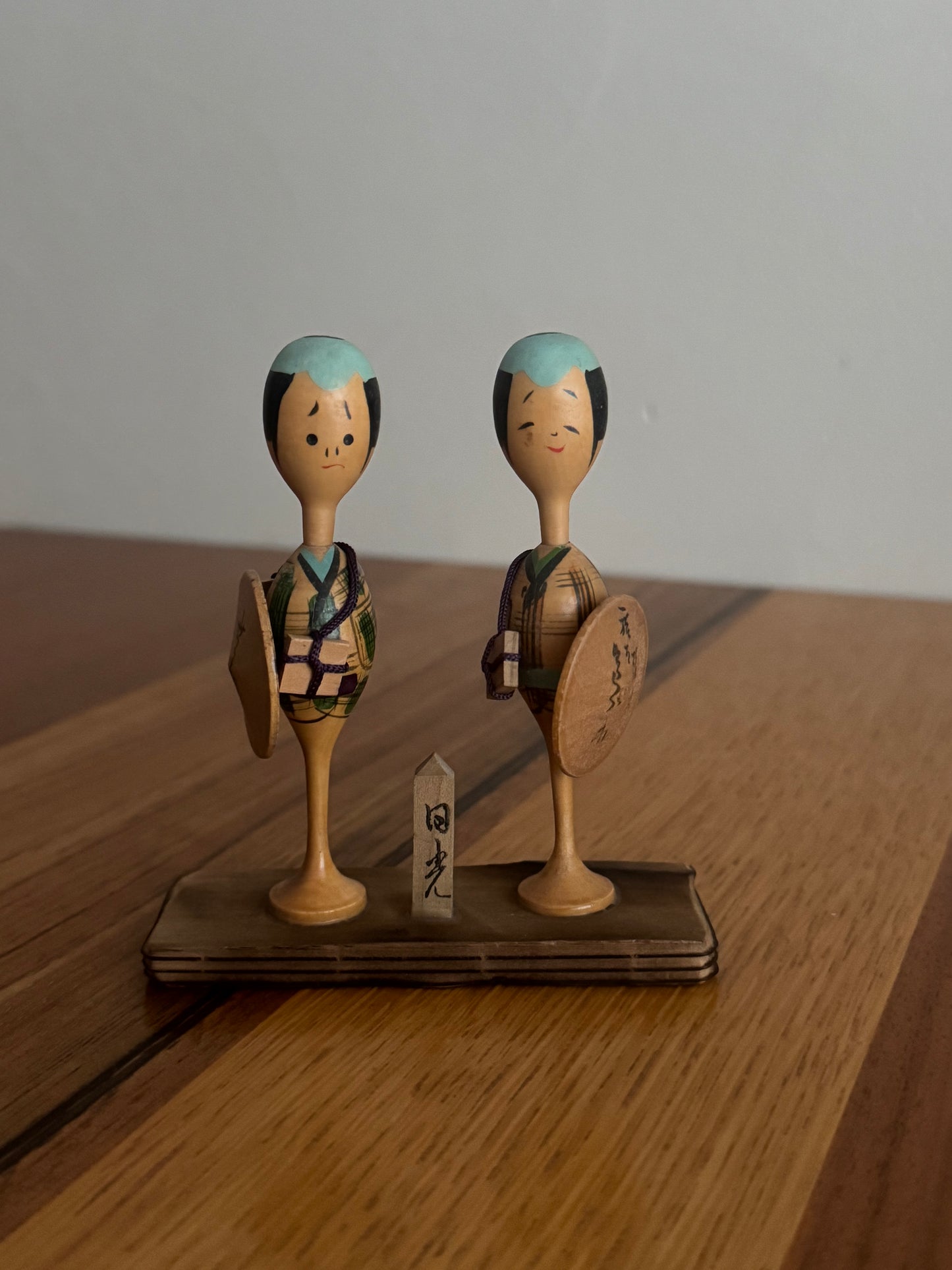 YAJI-SAN & KITA-SAN – PAIRE DE KOKESHI VOYAGEURS