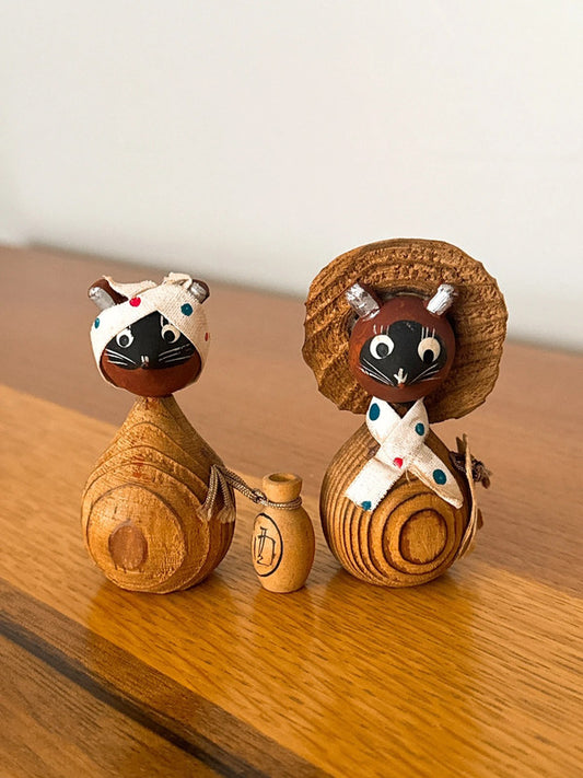 PAIRE DE TANUKI EN TENUGUI JAPONAIS