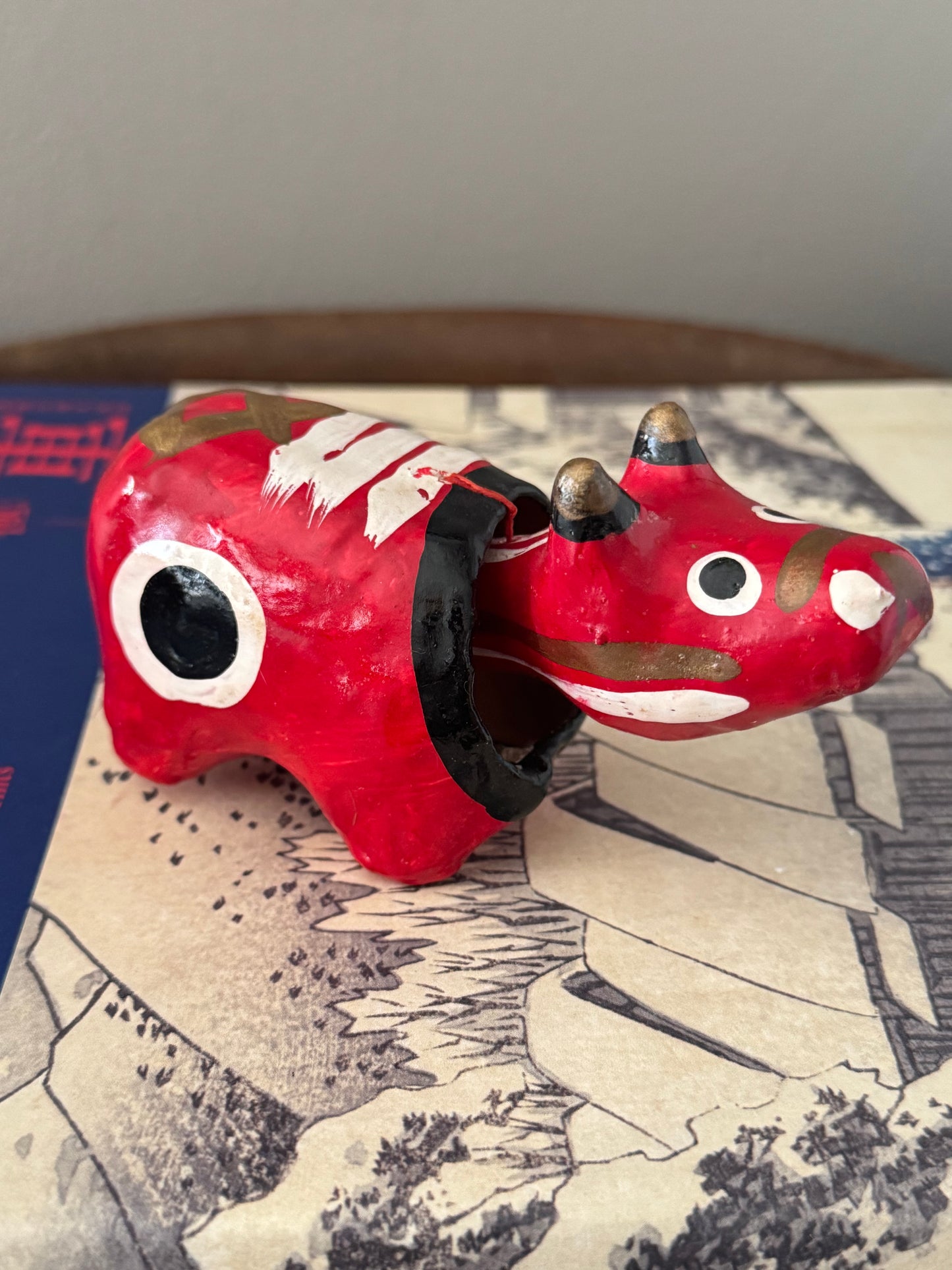 LA VACHE ROUGE QUI VEILLE