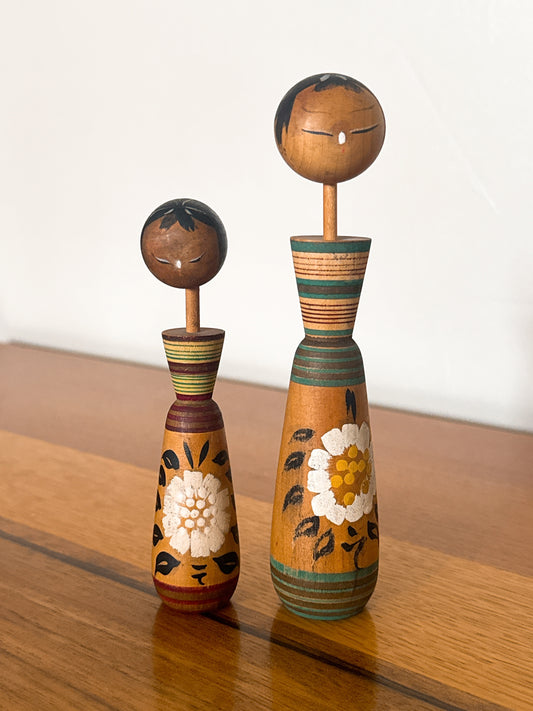 PAIRE DE KOKESHI CRÉATIVES AUX COULEURS TRADITIONNELLES