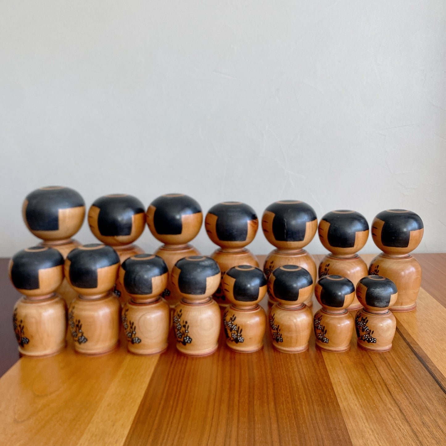 15 poupées kokeshi de style Matryoshka
