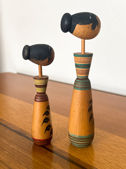 PAIRE DE KOKESHI CRÉATIVES AUX COULEURS TRADITIONNELLES