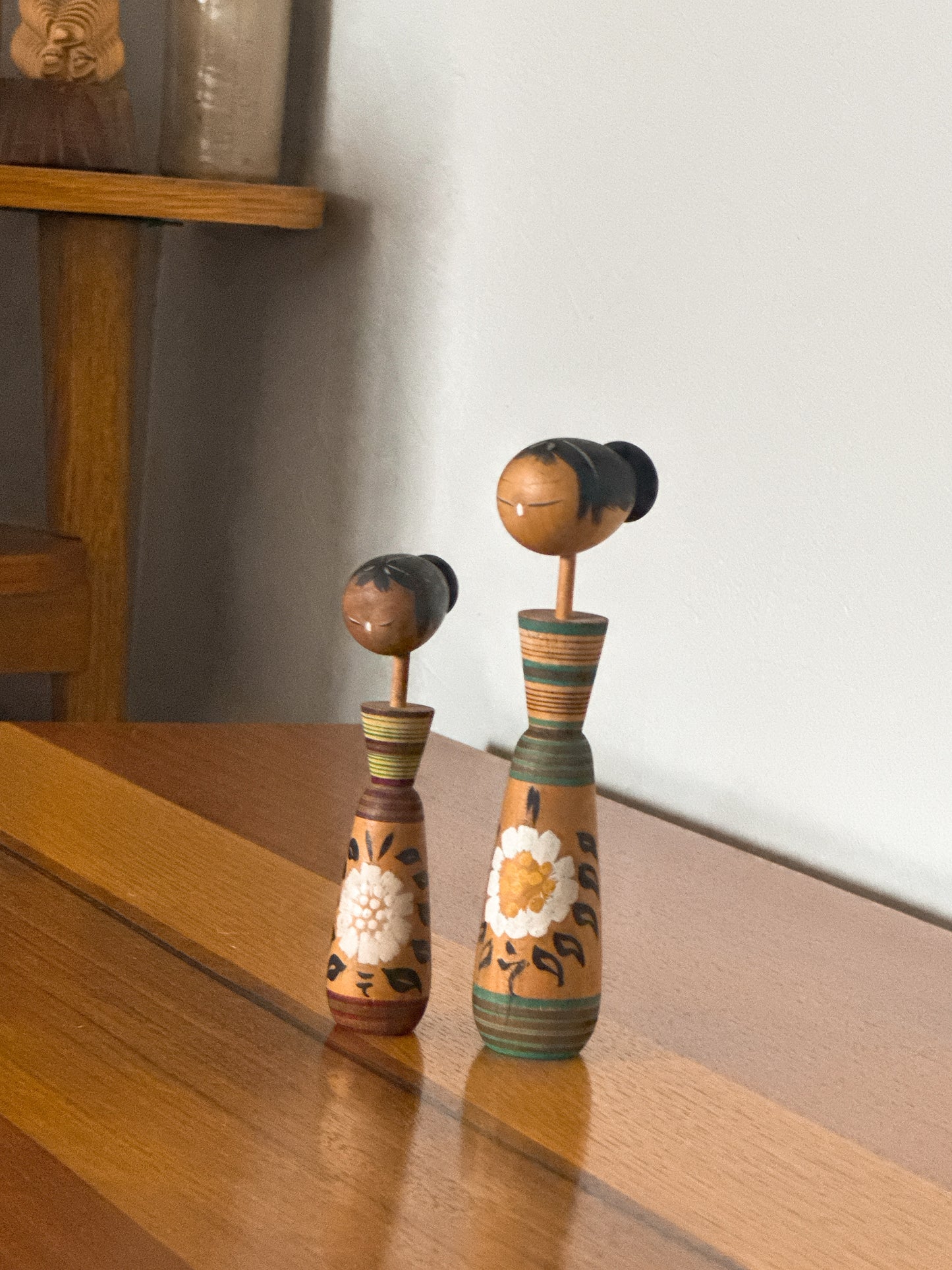 PAIRE DE KOKESHI CRÉATIVES AUX COULEURS TRADITIONNELLES