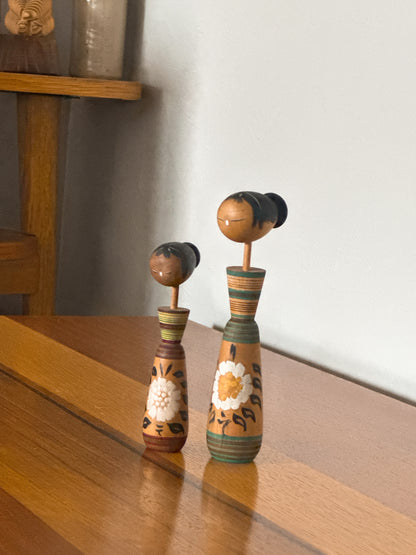 PAIRE DE KOKESHI CRÉATIVES AUX COULEURS TRADITIONNELLES