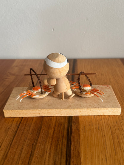 KOKESHI AU CRABE – PIÈCE UNIQUE ET EXPRESSIVE