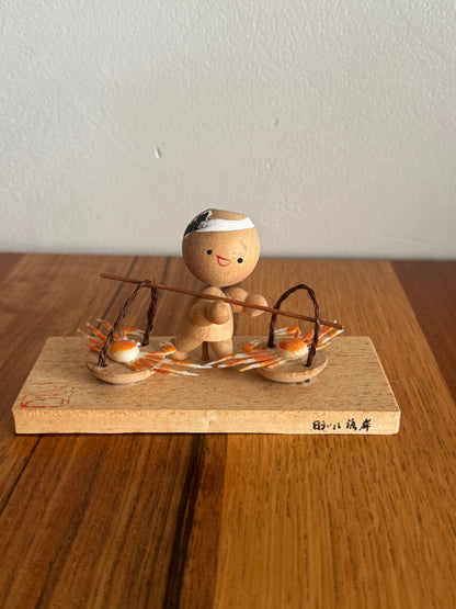 KOKESHI AU CRABE – PIÈCE UNIQUE ET EXPRESSIVE