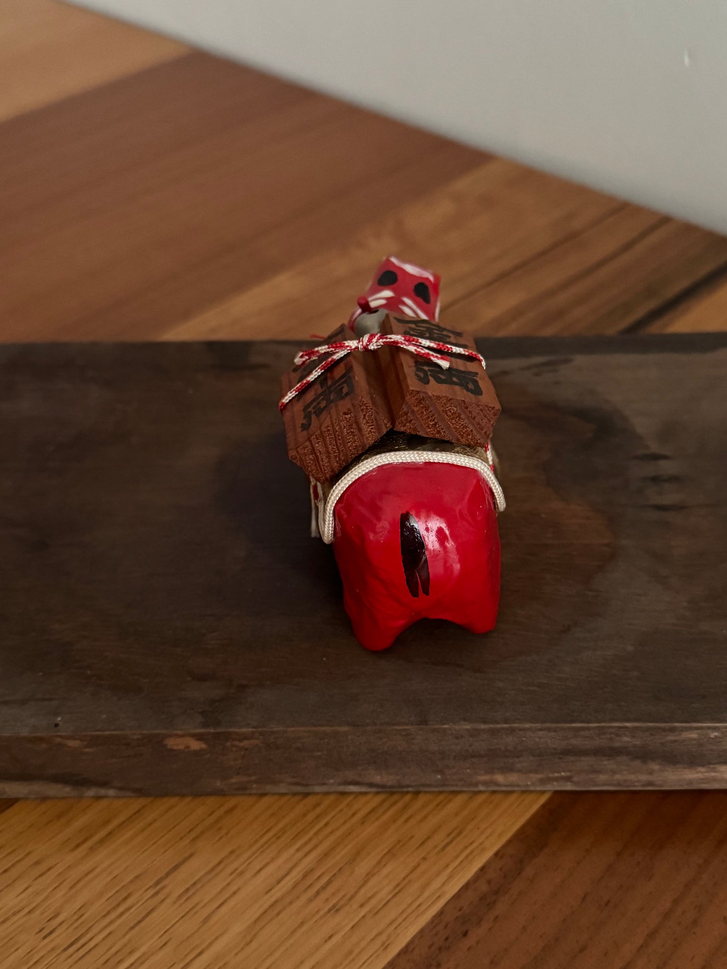 LA VACHE ROUGE QUI VEILLE