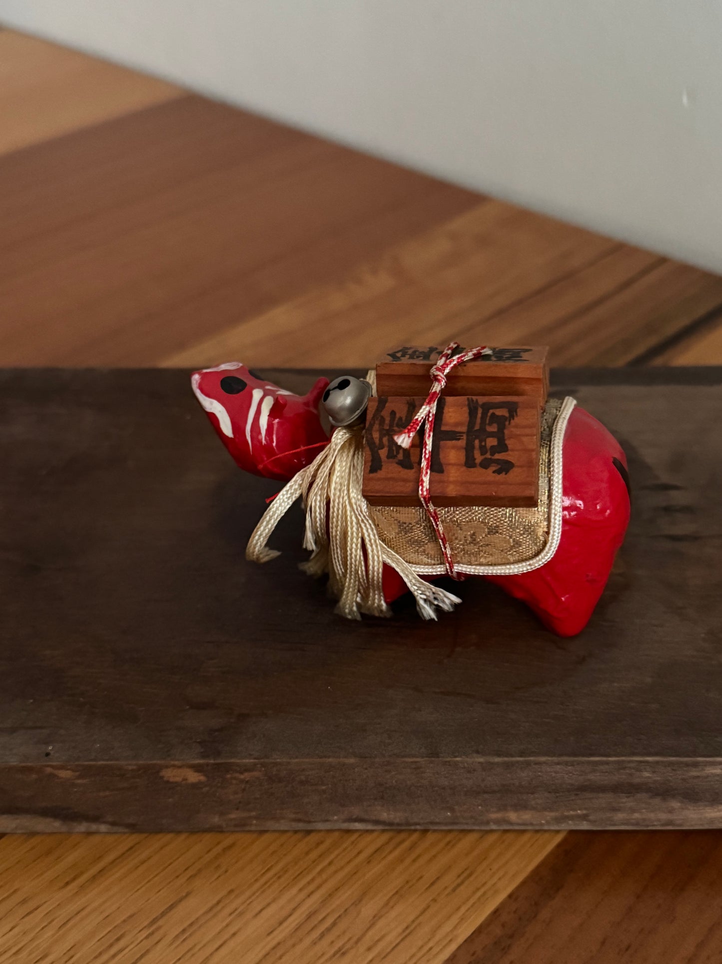 LA VACHE ROUGE QUI VEILLE