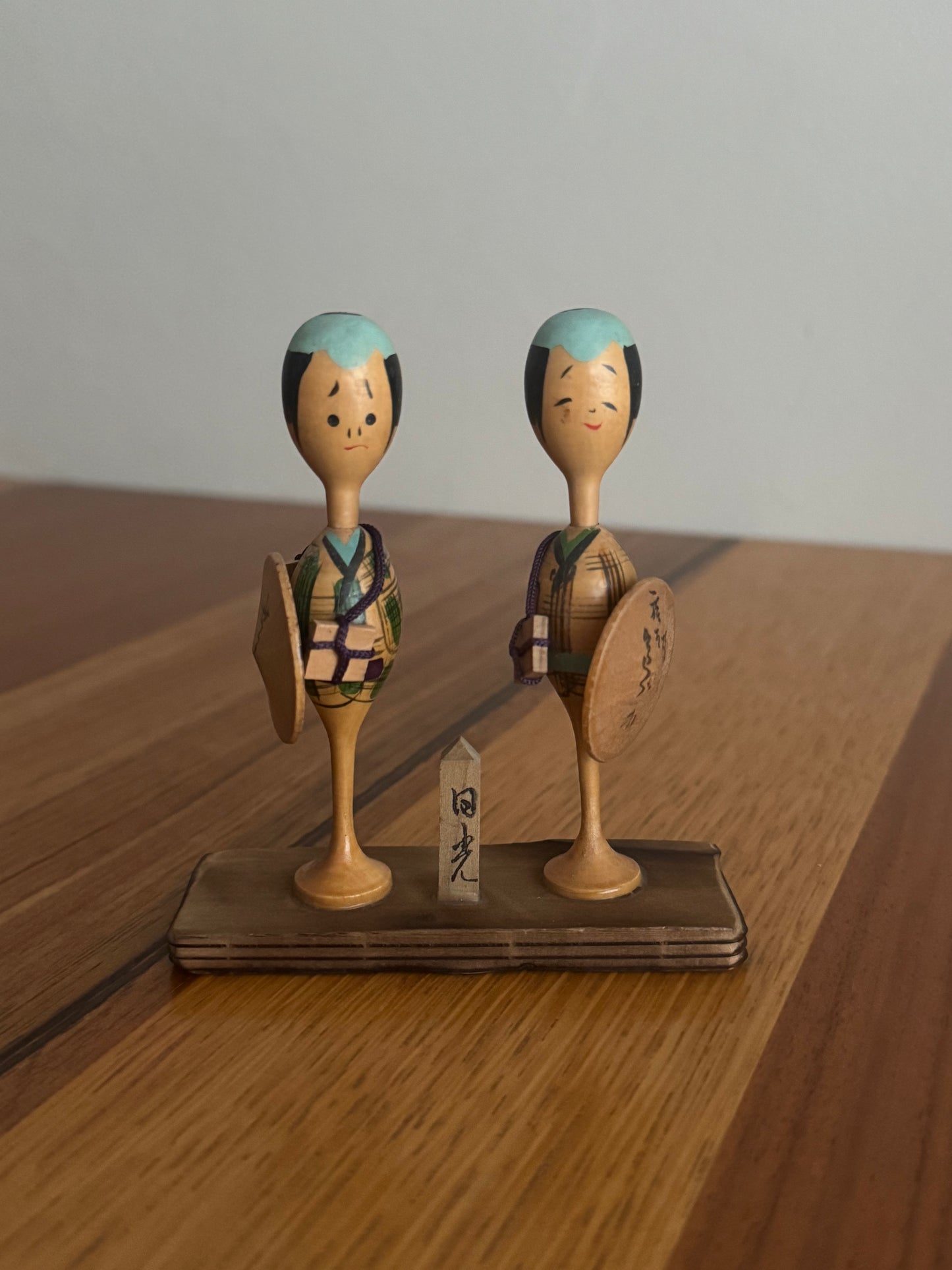 YAJI-SAN & KITA-SAN – PAIRE DE KOKESHI VOYAGEURS