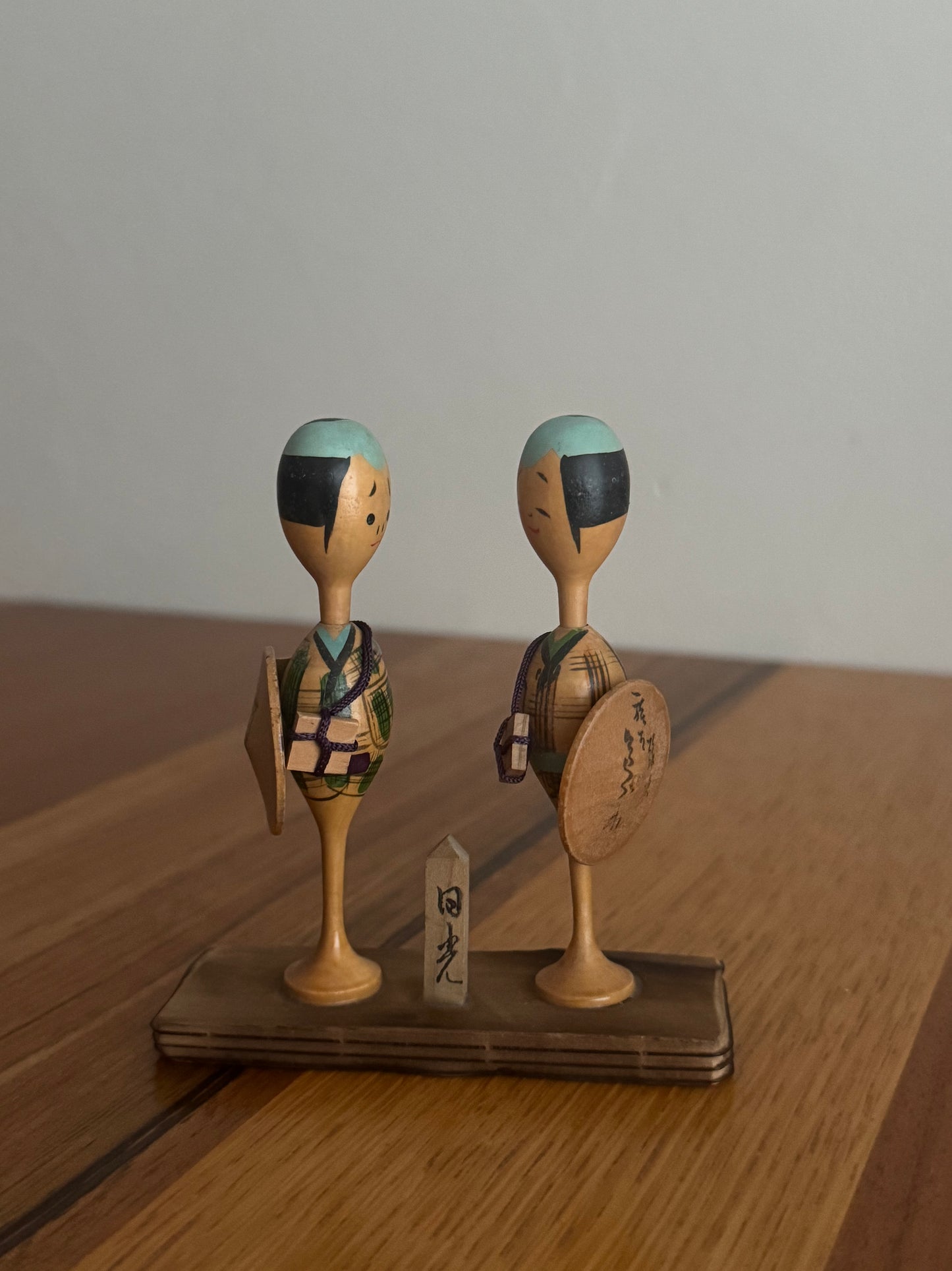 YAJI-SAN & KITA-SAN – PAIRE DE KOKESHI VOYAGEURS
