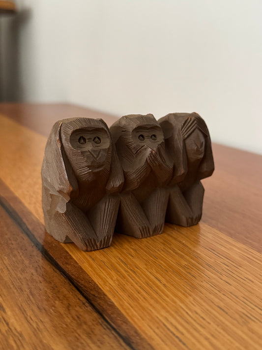 LES CÉLÈBRES TROIS SINGES