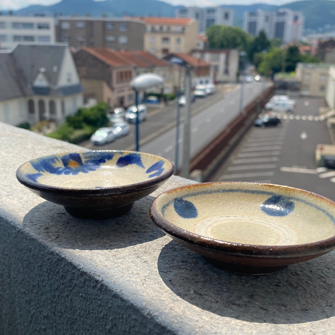 Des petits plats d'un magnifique bleu indigo